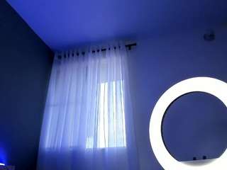 mollyybloom camsoda stream image