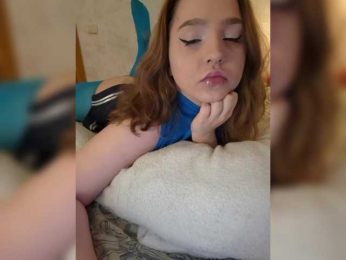 LittleDelora bongacams stream image