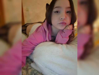 LittleDelora bongacams stream image