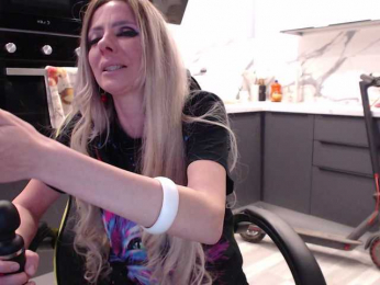 blondalina bongacams stream image