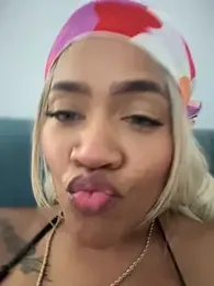 riri_brunnete stripchat stream image, 13.04.2025 13:20