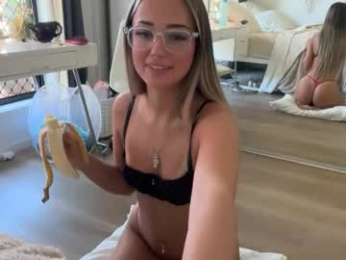 luvlivvyy chaturbate stream image