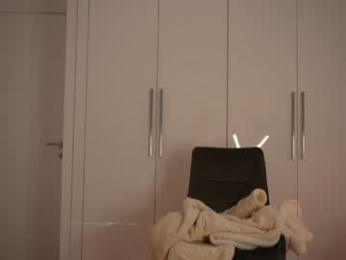 kriss0leoo chaturbate stream image