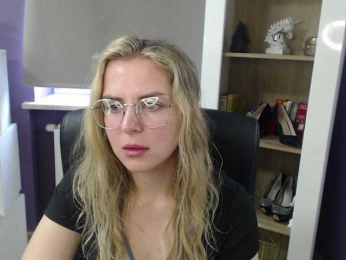 Soft-Zoey bongacams stream image