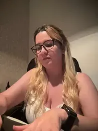 amooraaamoon stripchat stream image