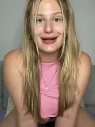 Busty-Ellie stripchat stream image