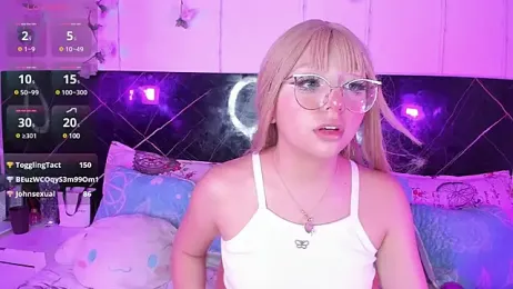 EmilyyGomez stripchat stream image