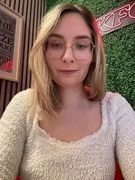 The_Snowwhitee stripchat stream image