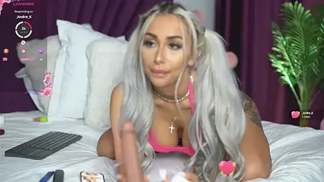 GoldenAmber stripchat stream image