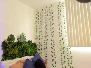 karlyee camsoda stream image