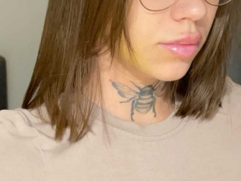 IRAONIC bongacams stream image