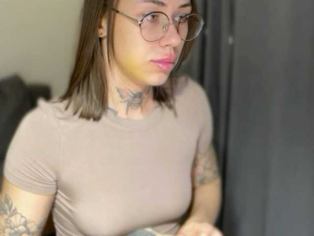 IRAONIC bongacams stream image