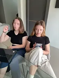 Nura_n_Sarah stripchat stream image