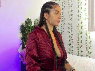 karlyee camsoda stream image