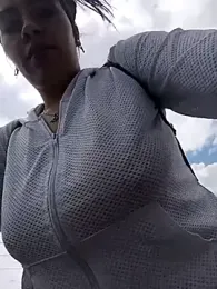 LIZ-06_ stripchat stream image