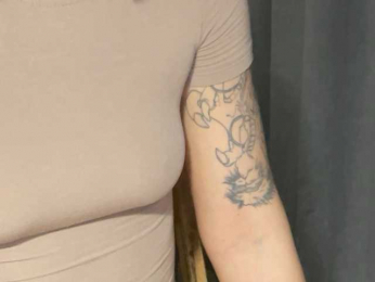 IRAONIC bongacams stream image