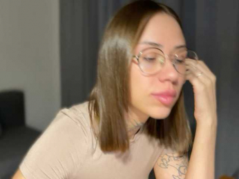 IRAONIC bongacams stream image