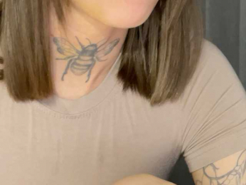 IRAONIC bongacams stream image