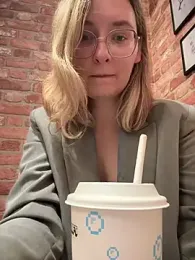 The_Snowwhitee stripchat stream image