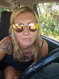 SheIsSomething stripchat stream image