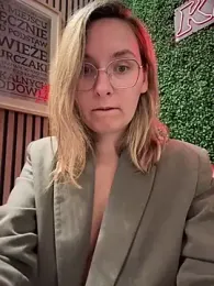 The_Snowwhitee stripchat stream image