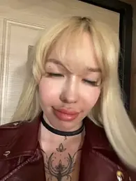 babydolll stripchat stream image