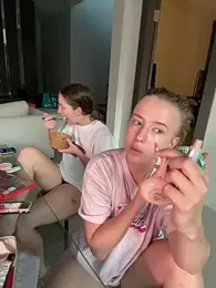 Nura_n_Sarah stripchat stream image